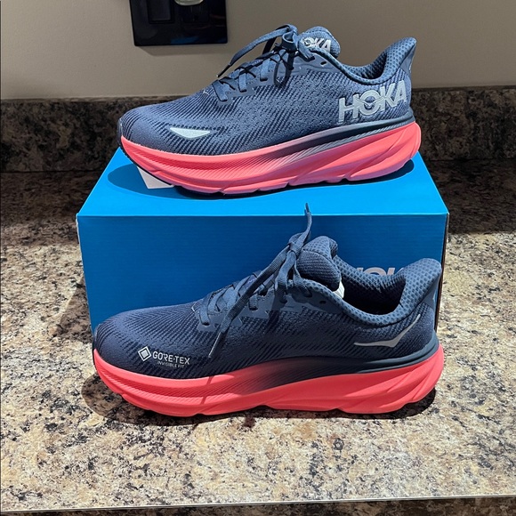 HOKA Women’s Clifton 9 GTX Shoe - Picture 8 of 12